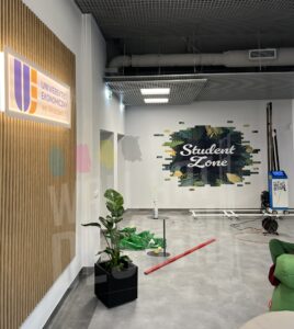 druk ścienny logo
