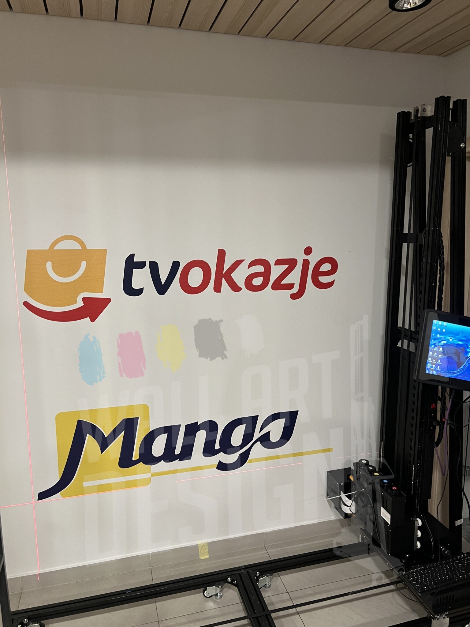 druk ścienny logo firmy