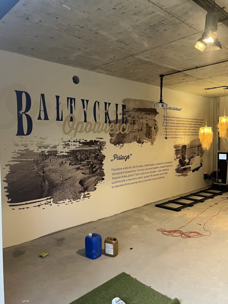 Bałtyckie Opowieści – druk ścienny z historią bałtyckich plaż