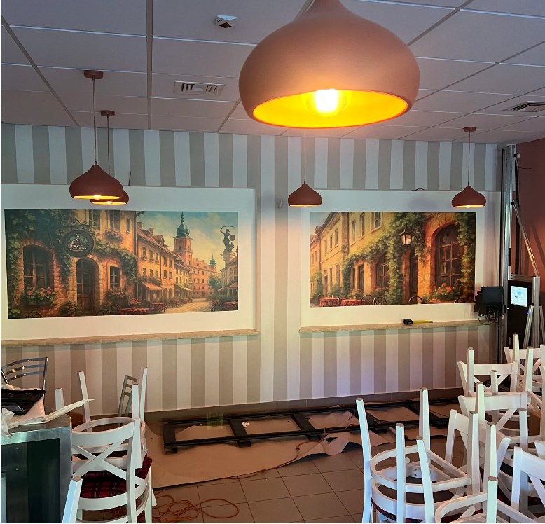 Druk ścienny w restauracji – obrazy starego miasta na ścianie