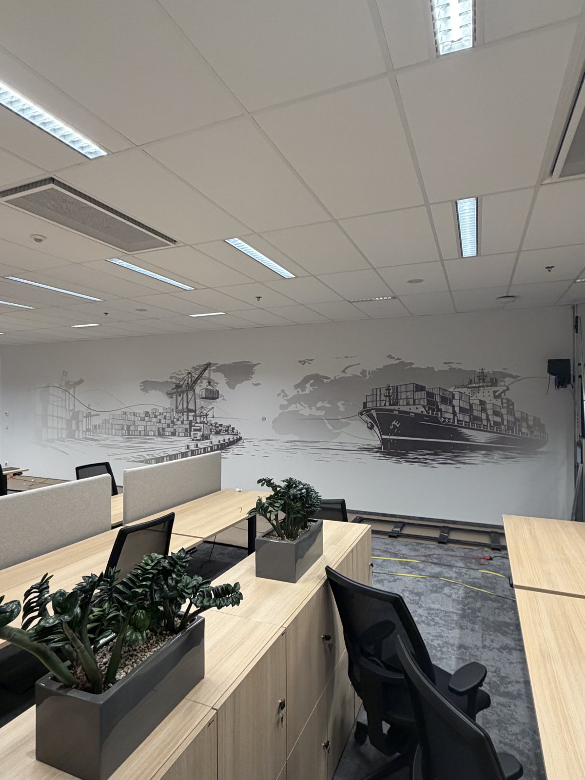 Druk ścienny w biurze DP World w Gdyni – ściana 11 m